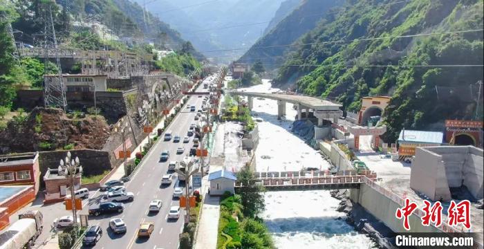 郭達(dá)山隧道進(jìn)口實(shí)況?！】蛋蛡髅焦﹫D