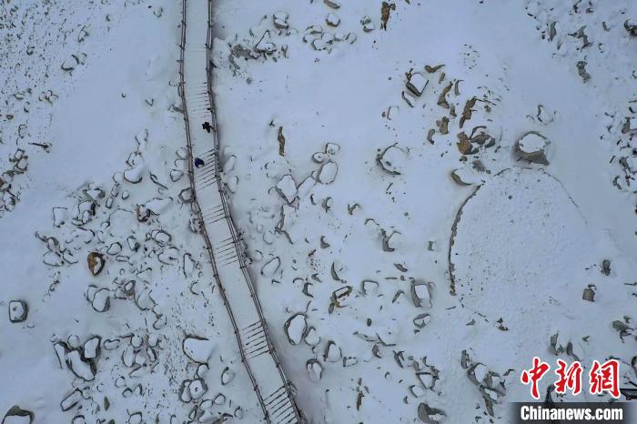 四川黑水縣達(dá)古冰川:冰雪奇景美麗動(dòng)人