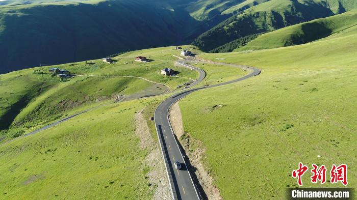 四川道孚：打通交通脈絡(luò)，連通百姓幸福