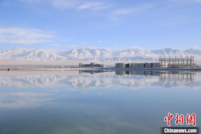 圖為鹽湖景色。　馬翔 攝