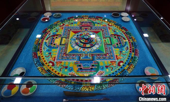 圖為藏醫(yī)藥佛壇城?！●R銘言 攝