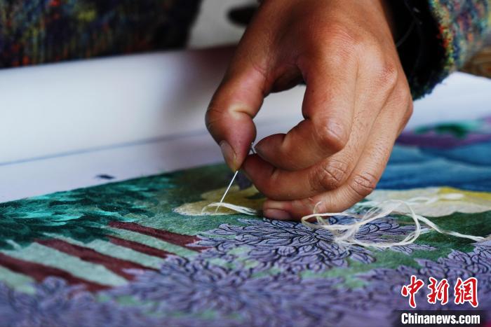 圖為“藏繡”細節(jié)圖?！●R銘言 攝