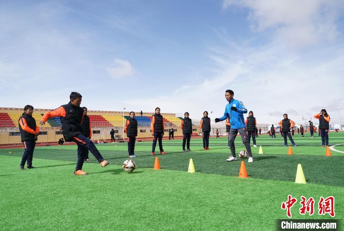 圖為孩子們正在進行訓練?！●R銘言 攝