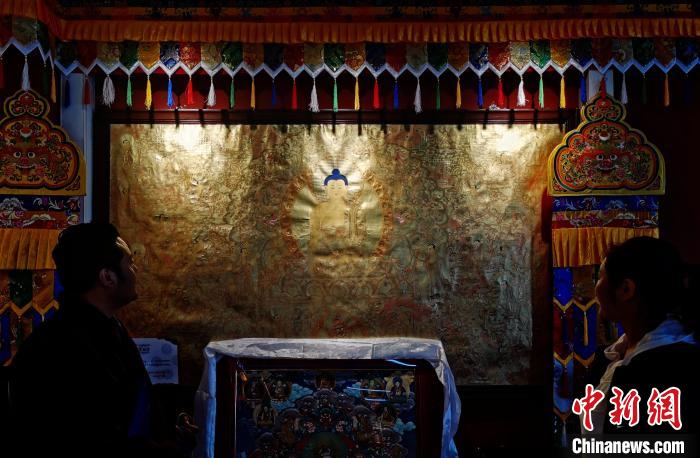 圖為使用金汁創(chuàng)作的金唐。　張?zhí)砀?攝