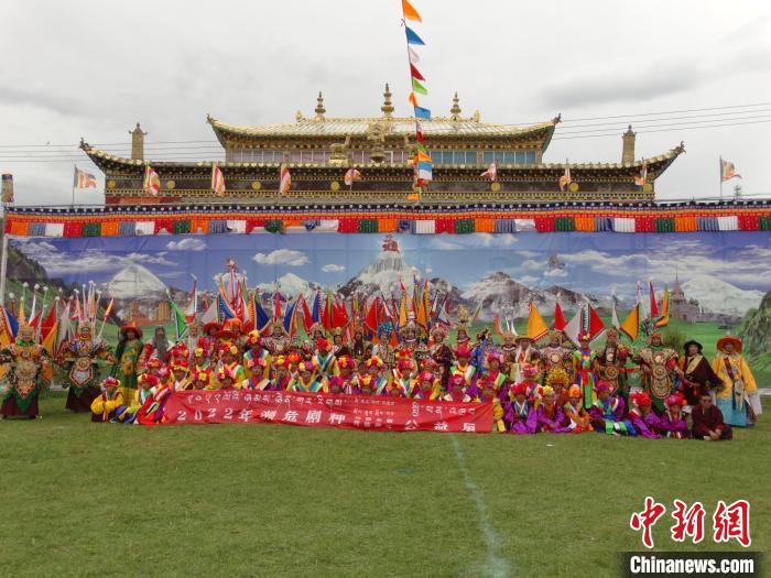 圖為全體演員合影?！“喱斂h文體旅游廣電局 供圖