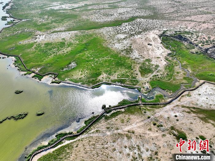 圖為航拍都蘭湖國家濕地公園。　祁增蓓 攝