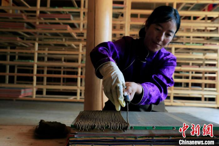 擠壓成香?！⊥趵?攝