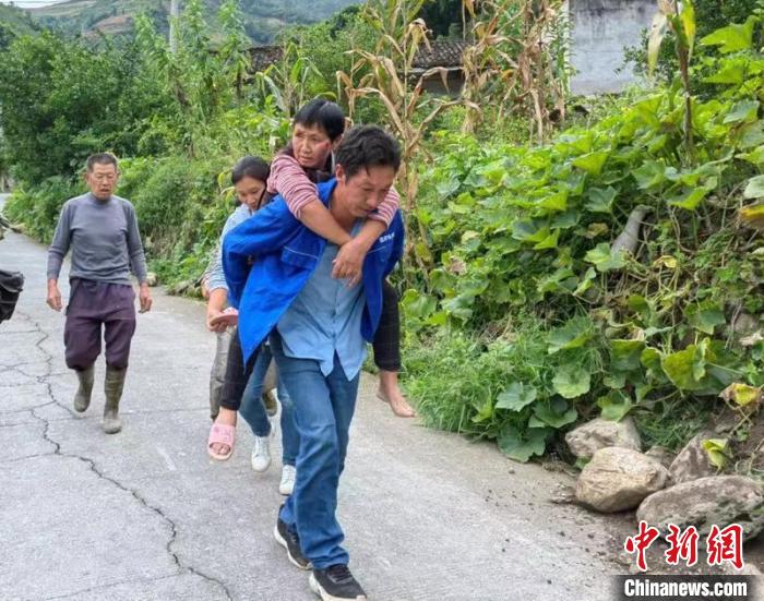 四川瀘定6.8級(jí)地震:地震專(zhuān)家稱(chēng)原震區(qū)發(fā)生更大地震的可能性不大