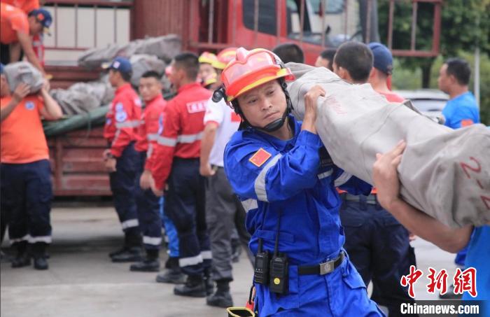 從汶川到瀘定，14年來他們依舊“在現(xiàn)場”
