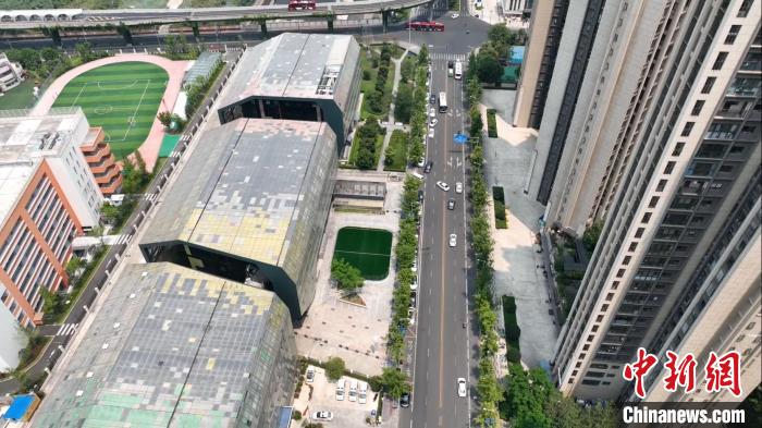 匯泉路社區(qū)一角?！「呒午?攝