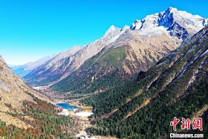 畢棚溝景區(qū)風(fēng)光。　安源 攝