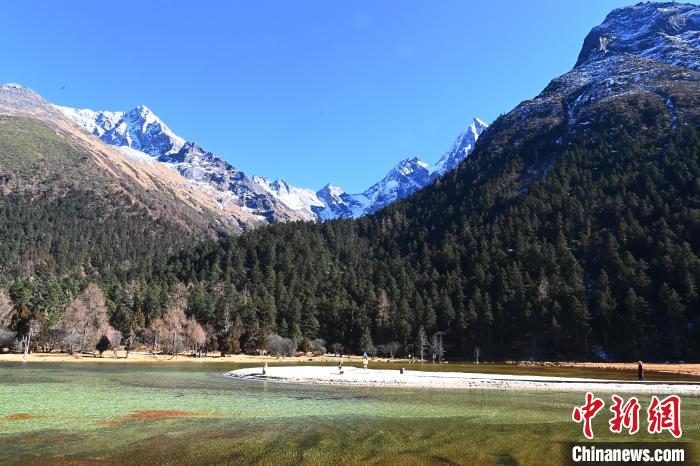 畢棚溝景區(qū)風(fēng)光?！“苍?攝