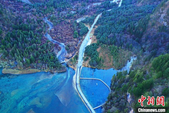 畢棚溝景區(qū)風(fēng)光?！“苍?攝