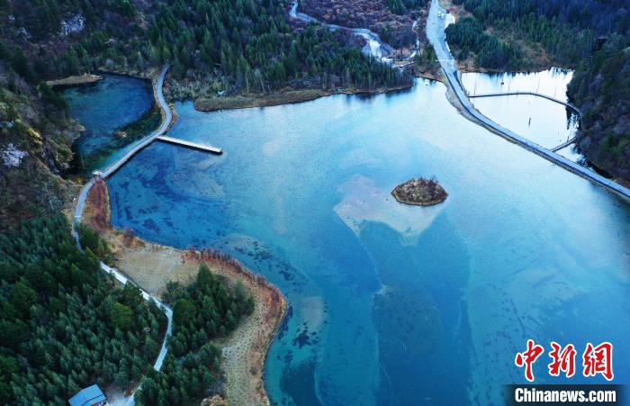 畢棚溝景區(qū)風(fēng)光?！“苍?攝