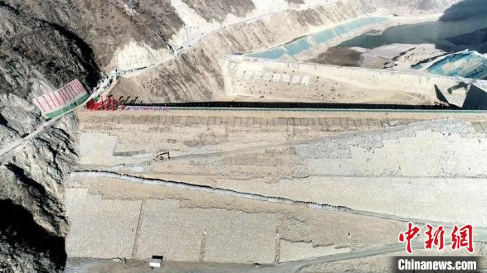 航拍巴塘水電站大壩?！≈袊材艿谌こ叹止﹫D