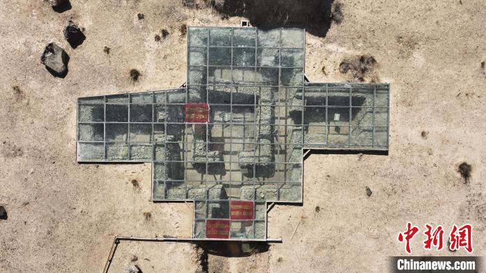 圖為被稱為“九層妖塔”的熱水墓群一號(hào)大墓?！●R銘言 攝