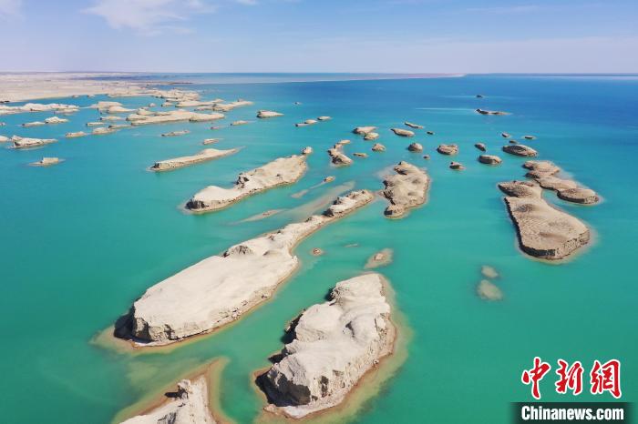 航拍青海大柴旦烏素特水上雅丹奇特景觀?！●R銘言 攝