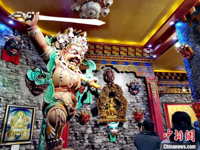 青?！敖鹕鹊亍睙嶝暎禾瓶?、泥塑璀璨奪目