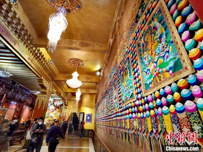 圖為仁俊畫院內的堆繡。　張?zhí)砀?攝