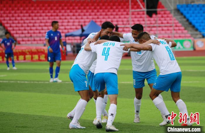 圖為班瑪隊隊員慶祝進(jìn)球?！●R銘言 攝