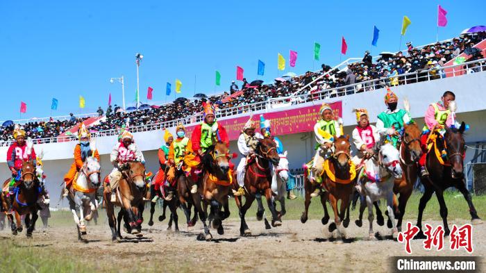 圖為開賽瞬間?！垈?攝