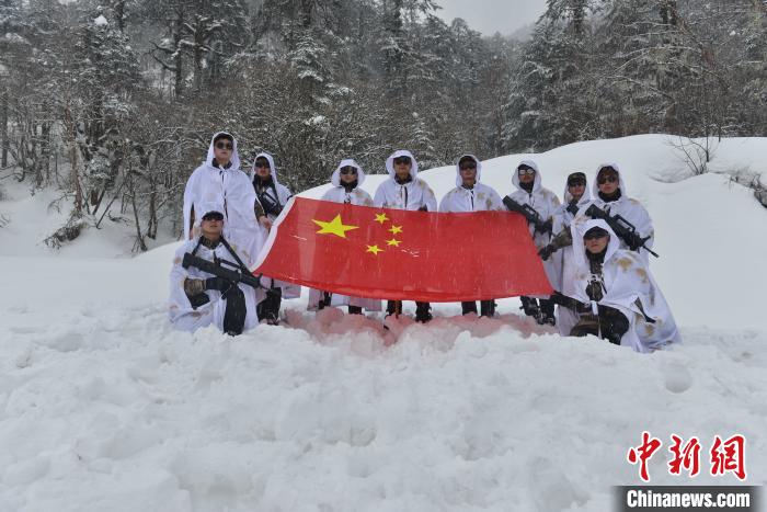 圖為主權(quán)宣誓?！铎o 攝