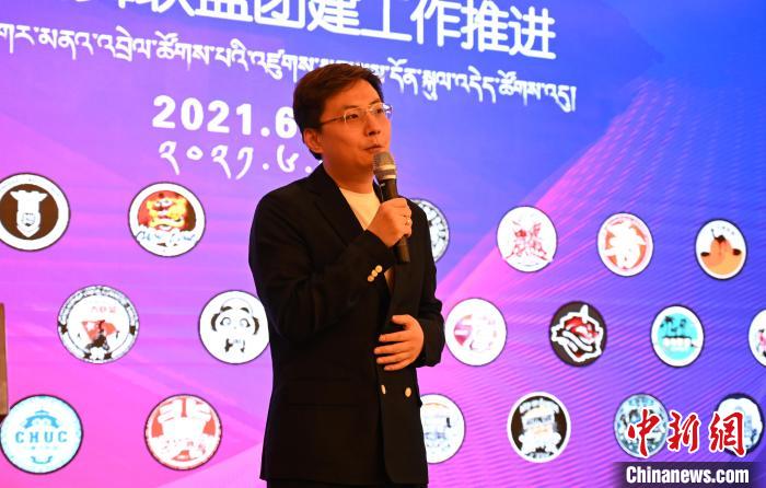 圖為中國舞蹈家協(xié)會(huì)街舞委員會(huì)常務(wù)副主任、秘書長夏銳致辭?！≮w朗 攝