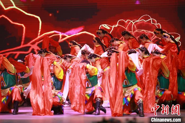 圖為農(nóng)行西藏分行演出現(xiàn)場。　農(nóng)行西藏分行 供圖