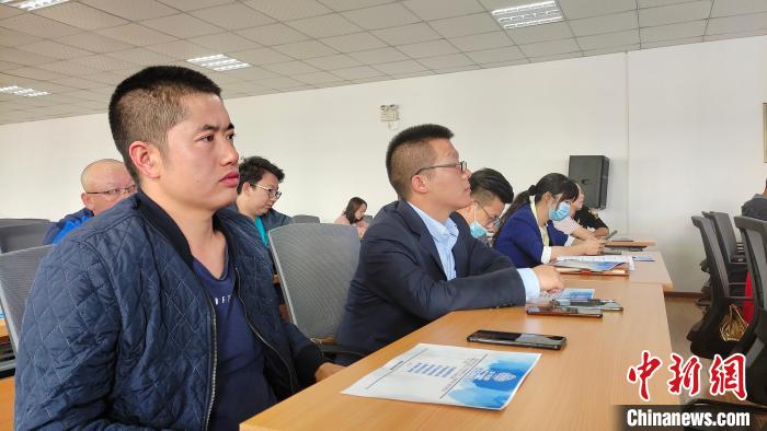 圖為培訓(xùn)會(huì)現(xiàn)場(chǎng)。　貢桑拉姆 攝