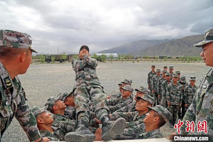 信任背摔?！《魏晡?攝