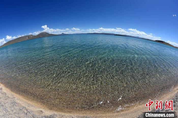 錯(cuò)鄂湖水清澈透明?！?lt;a target='_blank' ></p><p  align=