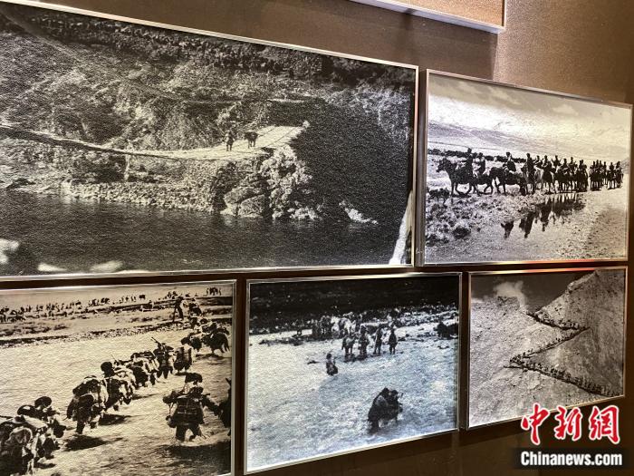 紅樓內(nèi)展廳，圖為昌都戰(zhàn)役中的人民解放軍。彭寧鈴 攝