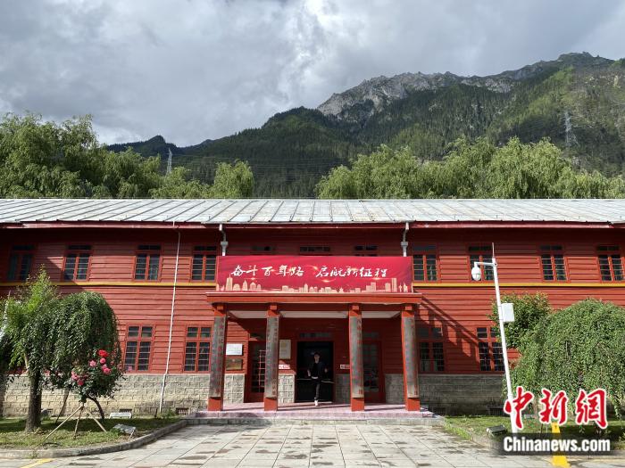 波密紅樓。彭寧鈴 攝