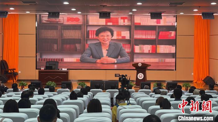 中國數(shù)百名專家學(xué)者齊聚共商西藏“穩(wěn)定、發(fā)展、生態(tài)、強邊”四件大事