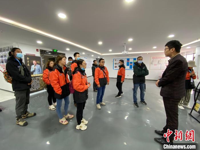 圖為2021瀾湄萬(wàn)里行中外媒體在昌都新區(qū)采訪。　李江寧 攝