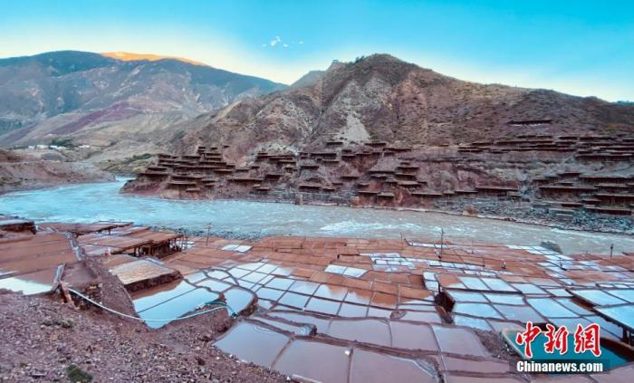 資料圖為芒康千年古鹽田。 <a target='_blank' ><p  align=