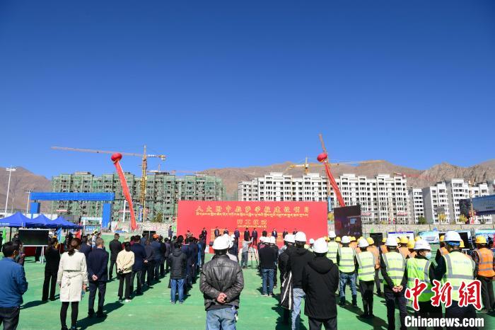 圖為人大附中拉薩學(xué)校開工奠基儀式現(xiàn)場?！∝暩聛硭?攝