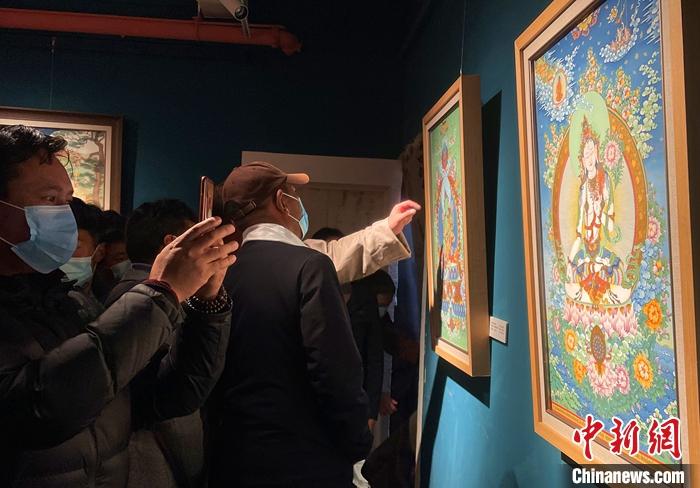 11月17日，由西藏自治區(qū)文學(xué)藝術(shù)界聯(lián)合會(huì)主辦的第七屆“見(jiàn)即愿滿”西藏精品唐卡展在拉薩拉開(kāi)帷幕。 <a target='_blank' href='/'><p  align=