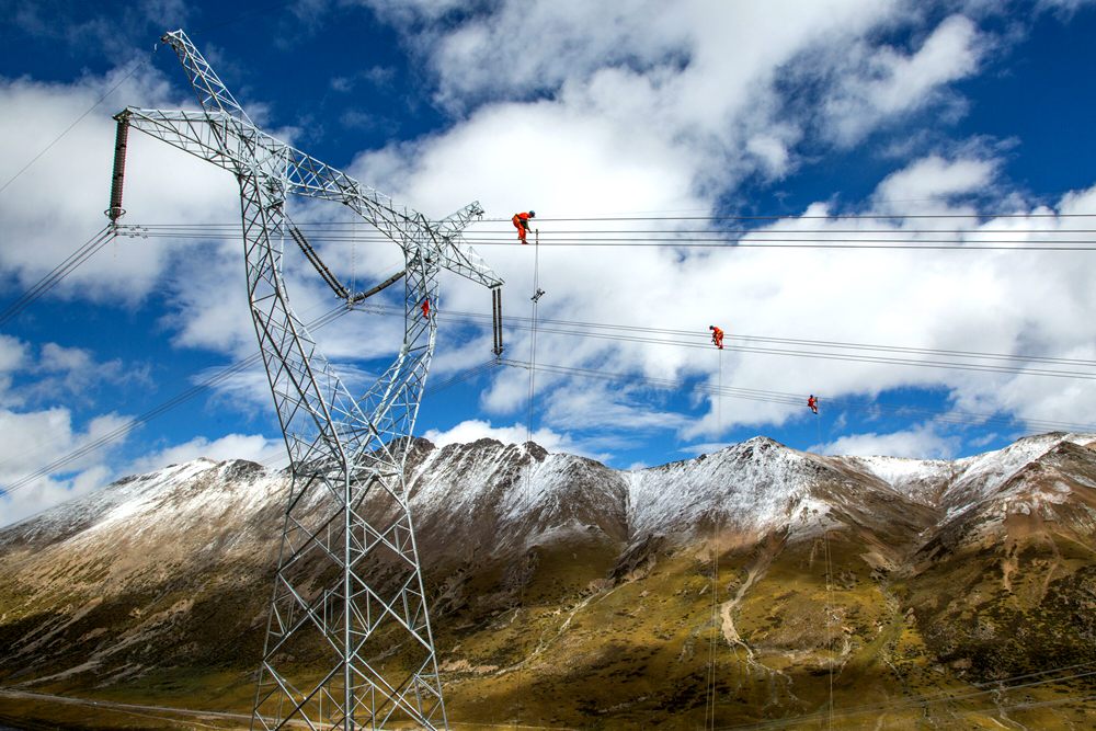 藏中聯(lián)網(wǎng)工程建設(shè)，銀線上的“舞者” 。盧忠東攝