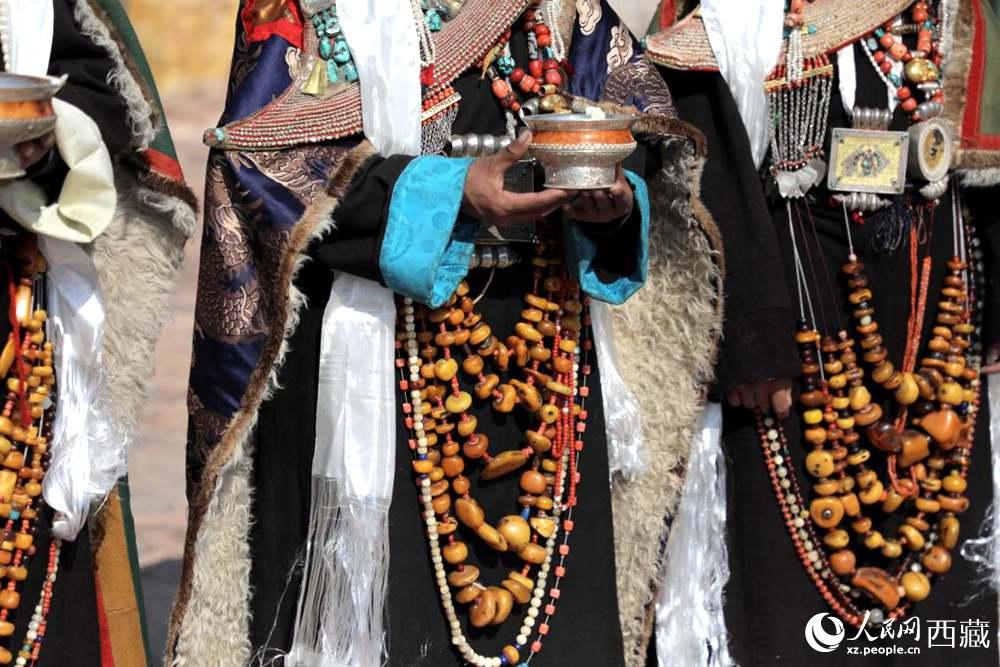 獨(dú)具特色的“飛天服飾”。人民網(wǎng) 李海霞攝