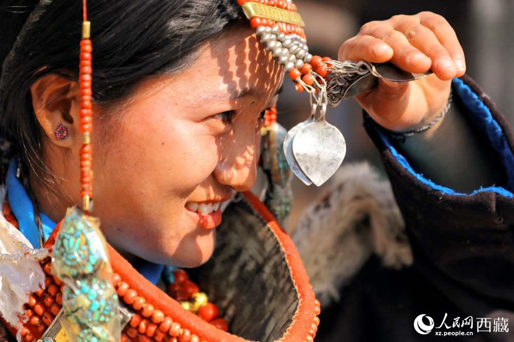 撩起“神秘面紗”。人民網(wǎng) 李海霞