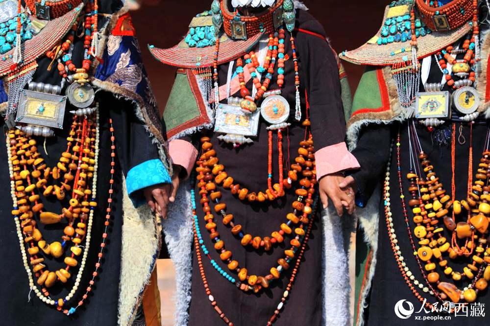 精美的“飛天服飾”。人民網(wǎng) 李海霞攝