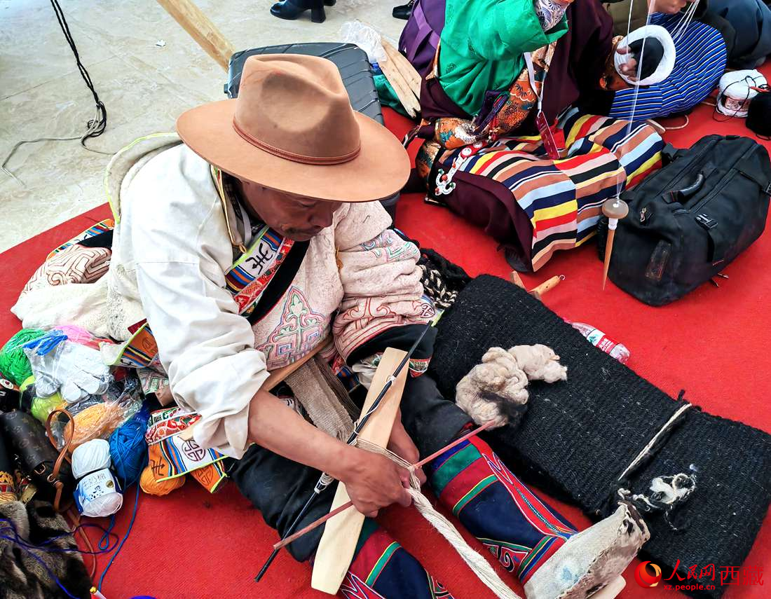 編織技能展示。人民網(wǎng) 李海霞攝