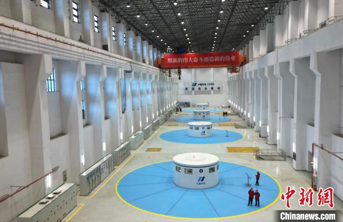 圖為水電站內(nèi)部?！⊥趵凇z