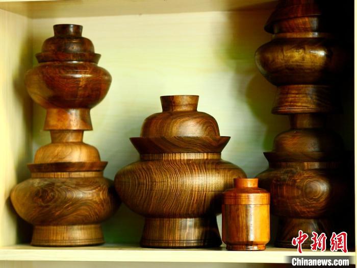 圖為各種木碗成品?！?鄧巴 　攝