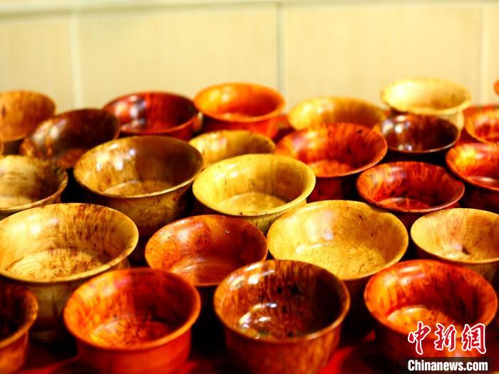 圖為木碗成品?！?鄧巴 　攝