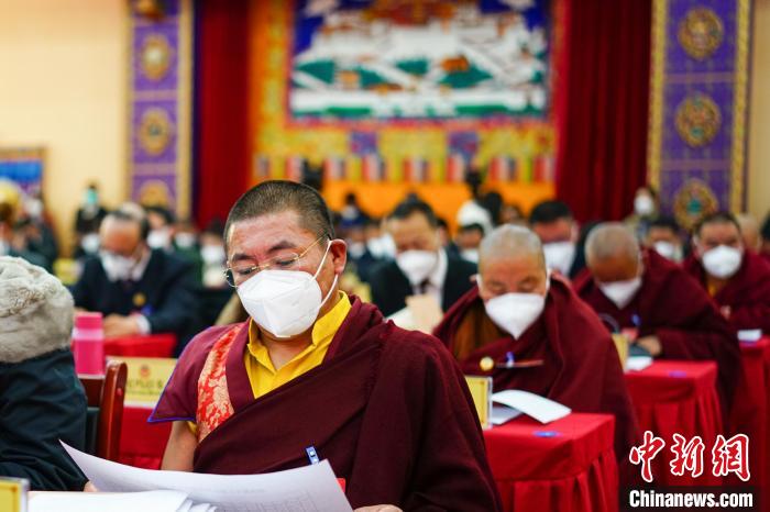 圖為宗教界委員參會(huì)建言資政。　江飛波 攝