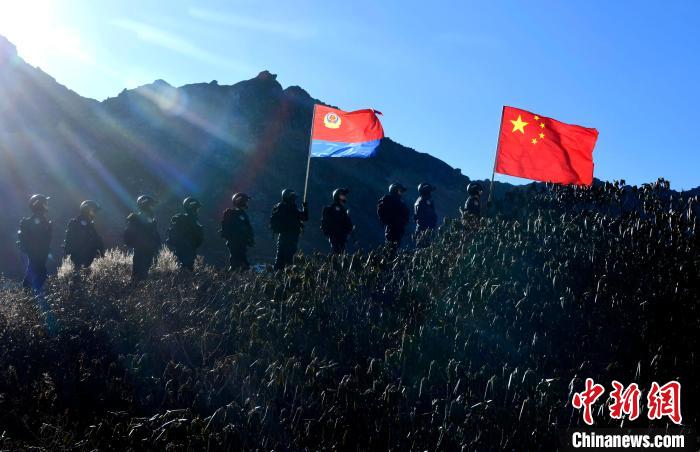 1月6日，移民警察正在乃堆拉巡邏?！±盍?攝