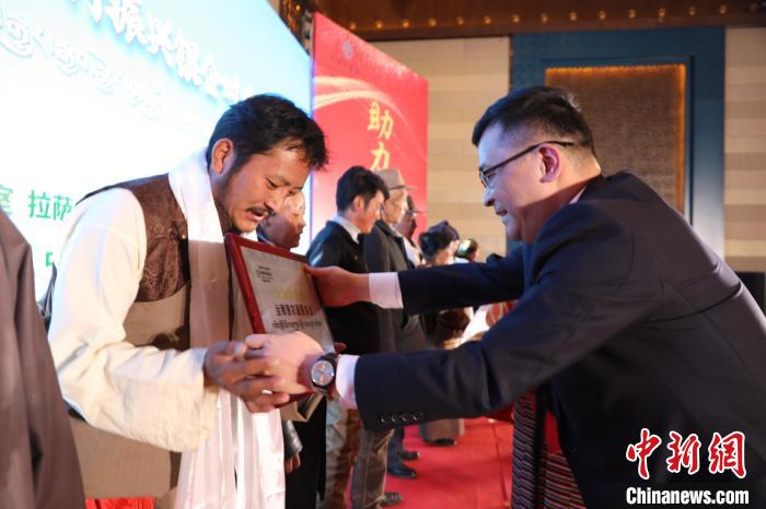 圖為拉薩市銀企對(duì)接洽談會(huì)現(xiàn)場。　格桑倫珠 攝