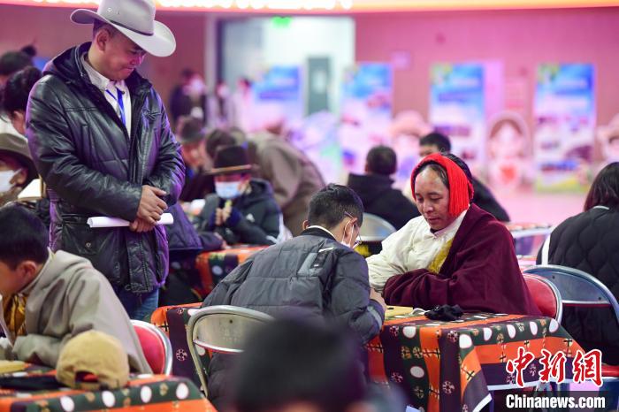 圖為比賽現(xiàn)場(chǎng)?！∝暩聛硭?攝